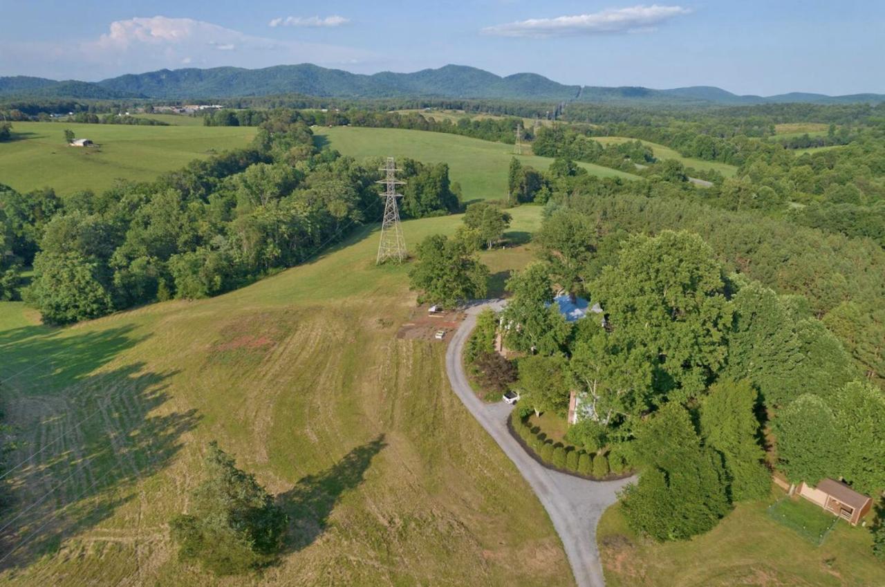 Red Hill Bed And Breakfast Lovingston Exterior photo