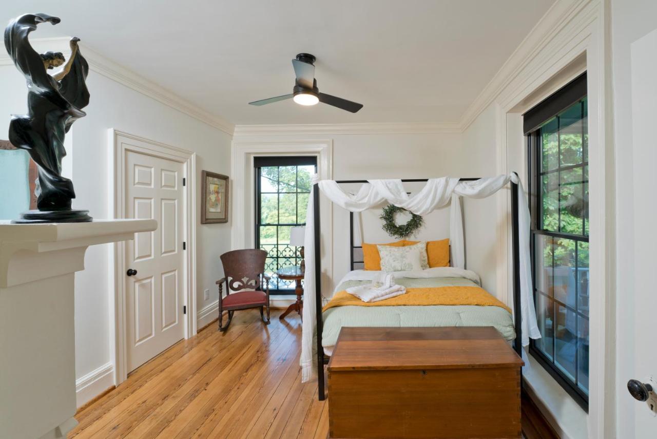 Red Hill Bed And Breakfast Lovingston Exterior photo