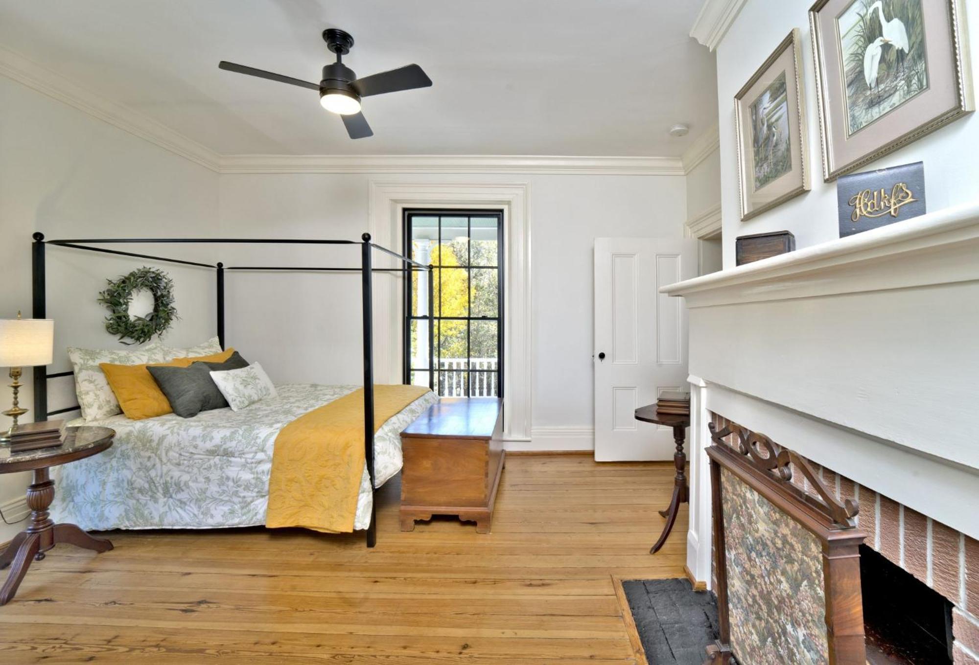 Red Hill Bed And Breakfast Lovingston Room photo